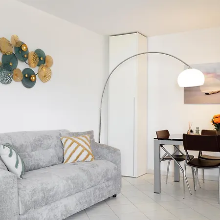 Apartamento Grand 2 Pièces Climatisé Dans De Standing Avec Vue Piscine Au Bord De La *