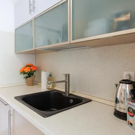 Grand 2 Pièces Climatisé Dans De Standing Avec Vue Piscine Au Bord De La Apartamento