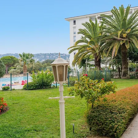 Grand 2 Pièces Climatisé Dans De Standing Avec Vue Piscine Au Bord De La Apartamento