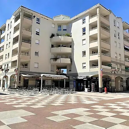 Grand 2 Pièces Climatisé Dans De Standing Avec Vue Piscine Au Bord De La