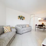 Apartment Grand 2 Pieces Climatise Dans De Standing Avec Vue Piscine Au Bord De La *