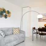 Apartment Grand 2 Pieces Climatise Dans De Standing Avec Vue Piscine Au Bord De La *
