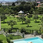 Grand 2 Pieces Climatise Dans De Standing Avec Vue Piscine Au Bord De La Apartment Antibes
