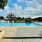 Grand 2 Pieces Climatise Dans De Standing Avec Vue Piscine Au Bord De La Apartment Antibes