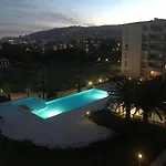 Grand 2 Pieces Climatise Dans De Standing Avec Vue Piscine Au Bord De La