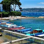 Grand 2 Pieces Climatise Dans De Standing Avec Vue Piscine Au Bord De La Apartment Antibes