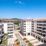 Grand 2 Pieces Climatise Dans De Standing Avec Vue Piscine Au Bord De La * Antibes