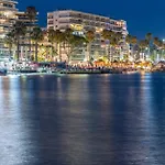 Grand 2 Pieces Climatise Dans De Standing Avec Vue Piscine Au Bord De La Antibes