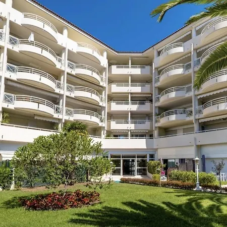 Grand 2 Pieces Climatise Dans De Standing Avec Vue Piscine Au Bord De La Apartment
