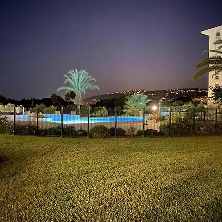Apartment Grand 2 Pieces Climatise Dans De Standing Avec Vue Piscine Au Bord De La Antibes