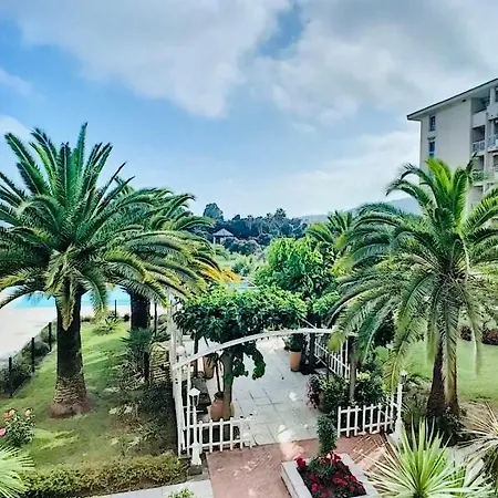 Apartment Grand 2 Pieces Climatise Dans De Standing Avec Vue Piscine Au Bord De La Antibes