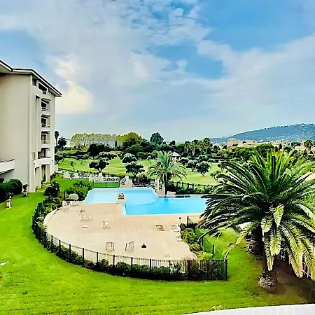 Apartment Grand 2 Pieces Climatise Dans De Standing Avec Vue Piscine Au Bord De La *
