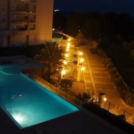 Grand 2 Pieces Climatise Dans De Standing Avec Vue Piscine Au Bord De La Apartment