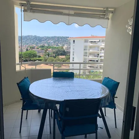 Apartment Grand 2 Pieces Climatise Dans De Standing Avec Vue Piscine Au Bord De La Antibes
