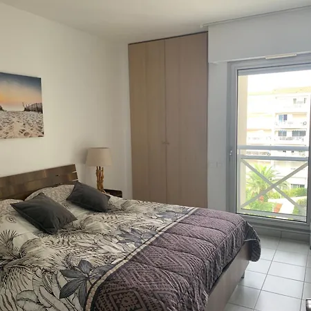 Apartment Grand 2 Pieces Climatise Dans De Standing Avec Vue Piscine Au Bord De La *