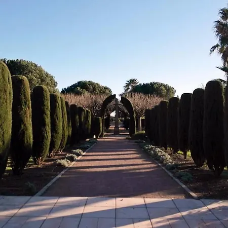 Grand 2 Pieces Climatise Dans De Standing Avec Vue Piscine Au Bord De La *