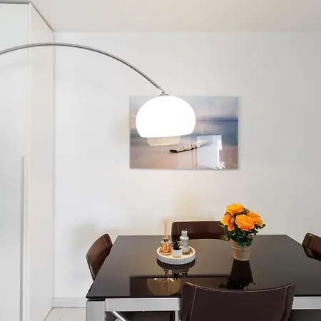 Grand 2 Pieces Climatise Dans De Standing Avec Vue Piscine Au Bord De La 아파트 앙티브