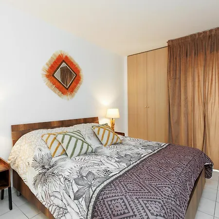 Grand 2 Pieces Climatise Dans De Standing Avec Vue Piscine Au Bord De La 아파트 *