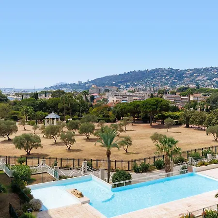 Grand 2 Pièces Climatisé Dans De Standing Avec Vue Piscine Au Bord De La Apartamento *