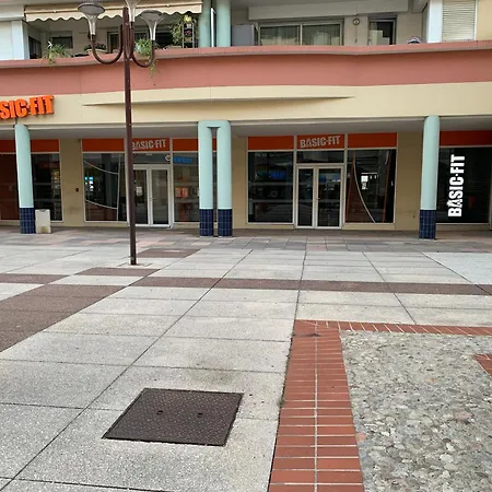 Apartamento Grand 2 Pieces Climatise Dans De Standing Avec Vue Piscine Au Bord De La *