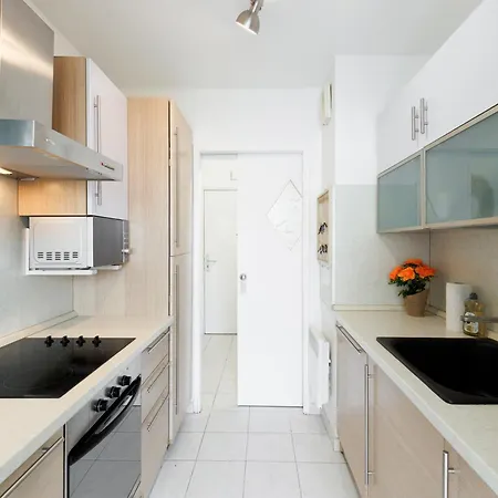 Grand 2 Pieces Climatise Dans De Standing Avec Vue Piscine Au Bord De La 앙티브