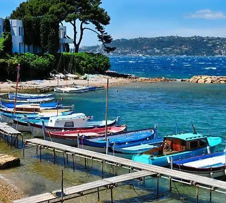 Grand 2 Pièces Climatisé Dans De Standing Avec Vue Piscine Au Bord De La Apartamento Antibes