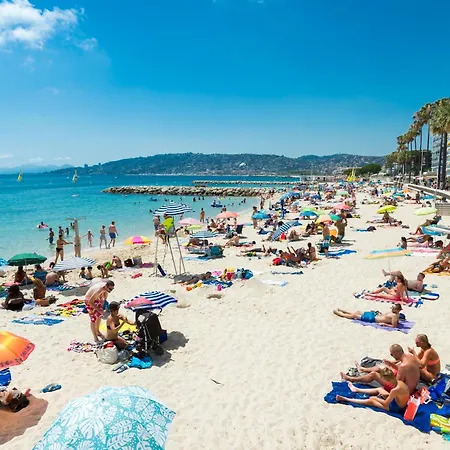 Apartamento Grand 2 Pièces Climatisé Dans De Standing Avec Vue Piscine Au Bord De La