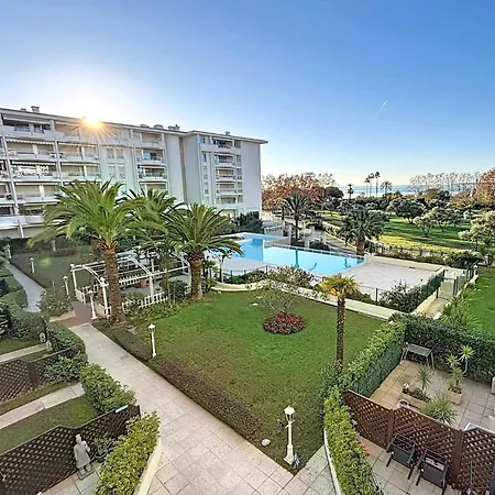 Apartment Grand 2 Pieces Climatise Dans De Standing Avec Vue Piscine Au Bord De La *