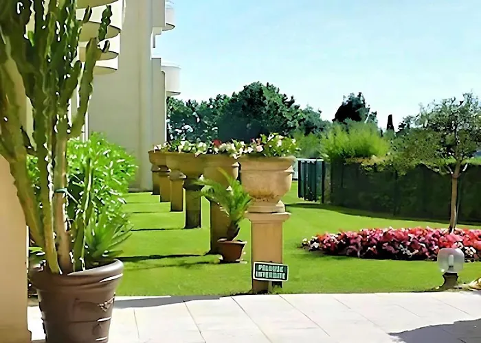 公寓 Grand 2 Pieces Climatise Dans De Standing Avec Vue Piscine Au Bord De La *