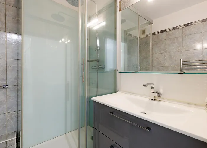 Grand 2 Pieces Climatise Dans De Standing Avec Vue Piscine Au Bord De La Apartamento