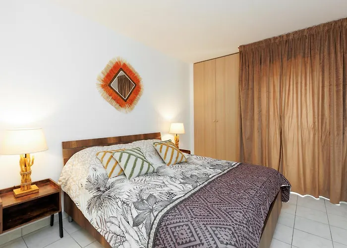 Grand 2 Pieces Climatise Dans De Standing Avec Vue Piscine Au Bord De La 公寓 *