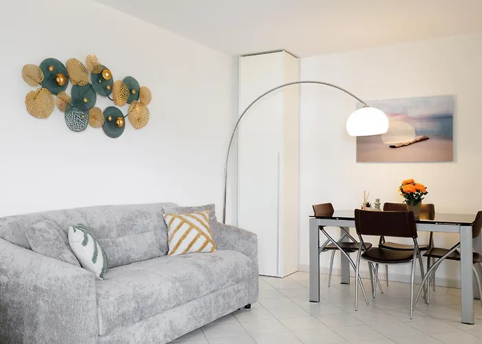 Daire Grand 2 Pieces Climatise Dans De Standing Avec Vue Piscine Au Bord De La *