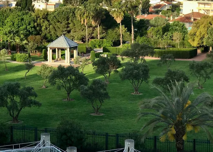 Grand 2 Pieces Climatise Dans De Standing Avec Vue Piscine Au Bord De La 公寓