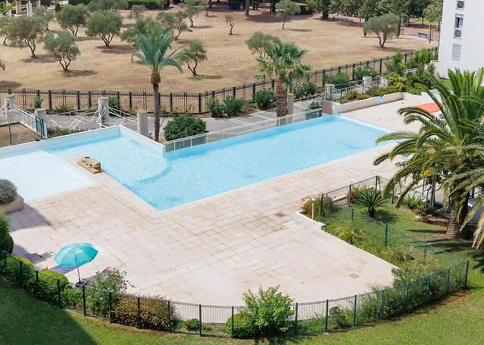 Grand 2 Pieces Climatise Dans De Standing Avec Vue Piscine Au Bord De La * 昂蒂布