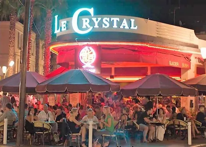 Apartamento Grand 2 Pieces Climatise Dans De Standing Avec Vue Piscine Au Bord De La