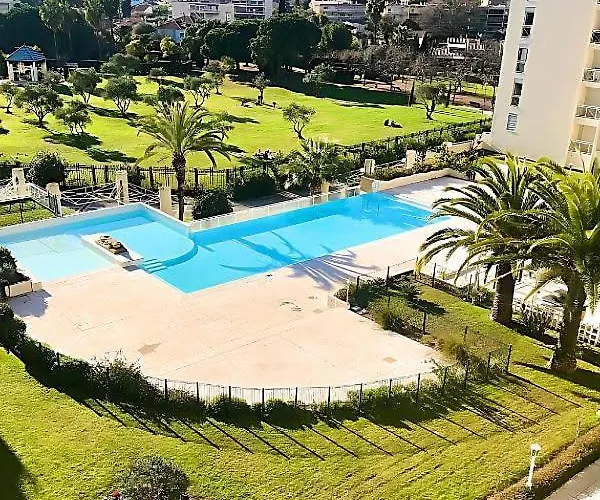 Grand 2 Pieces Climatise Dans De Standing Avec Vue Piscine Au Bord De La 公寓